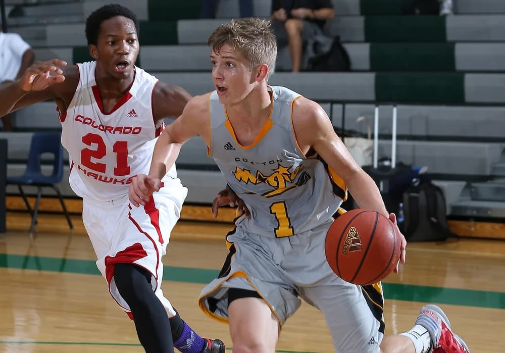 Basketball athlete advancing with the ball