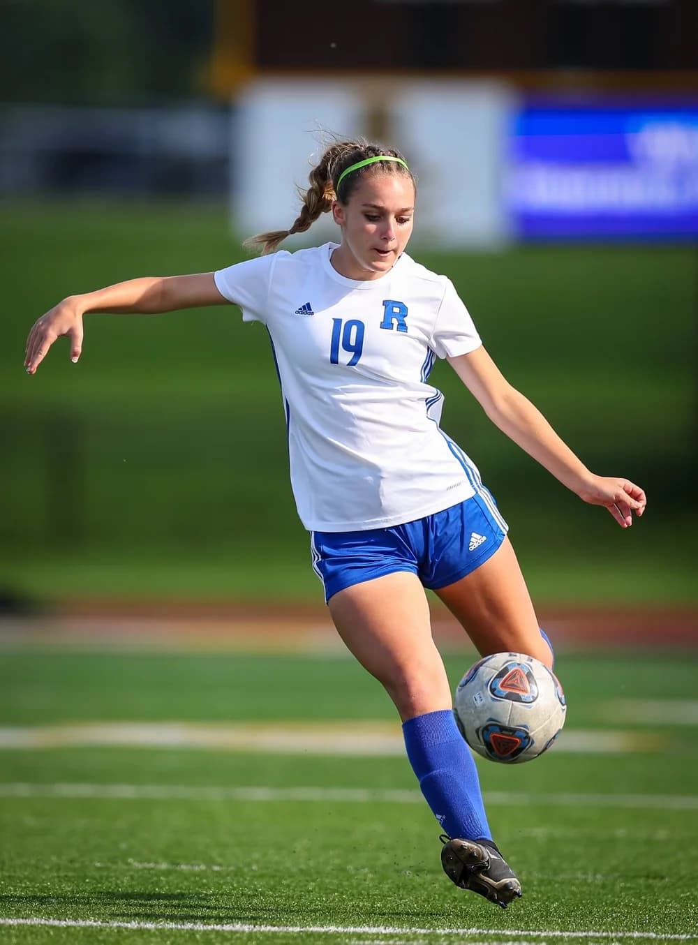 Soccer athlete passing the ball